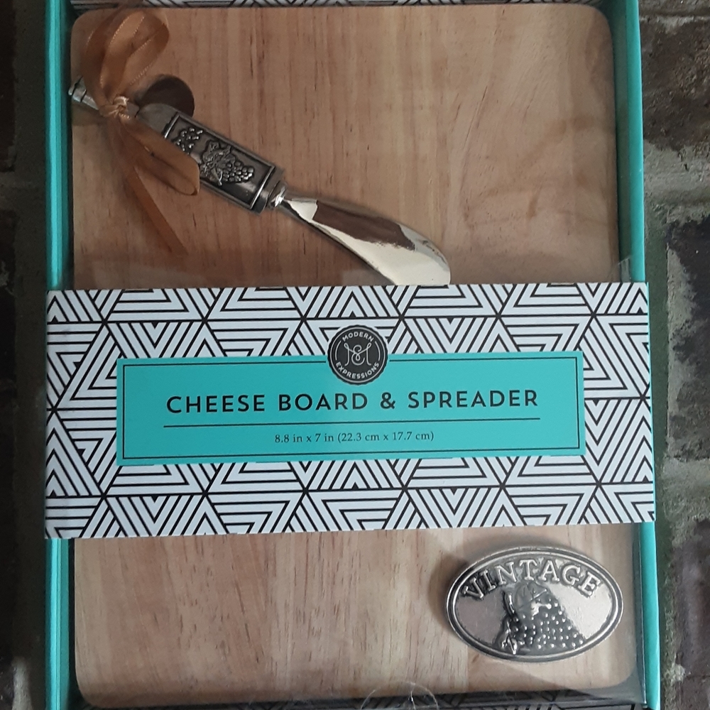 WOOD CHEESE BOARD w VINTAGE GRAPE SILVER SPREADER